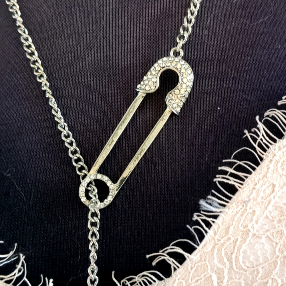🟣Silver and Crystal Layered Necklaces with Intricate Charm - Picture 3 of 8